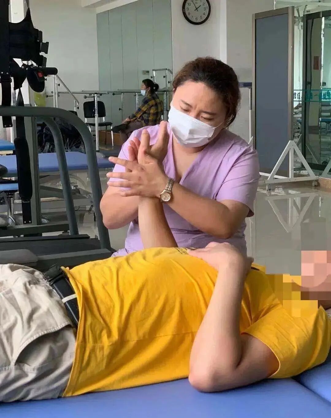 上肢怎么康复都说偏瘫上肢恢复慢、差，这15套动作你可能都没练好，谈什么康复_https://www.jmylbn.com_新闻资讯_第14张