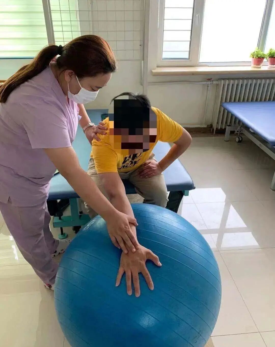 上肢怎么康复都说偏瘫上肢恢复慢、差，这15套动作你可能都没练好，谈什么康复_https://www.jmylbn.com_新闻资讯_第7张