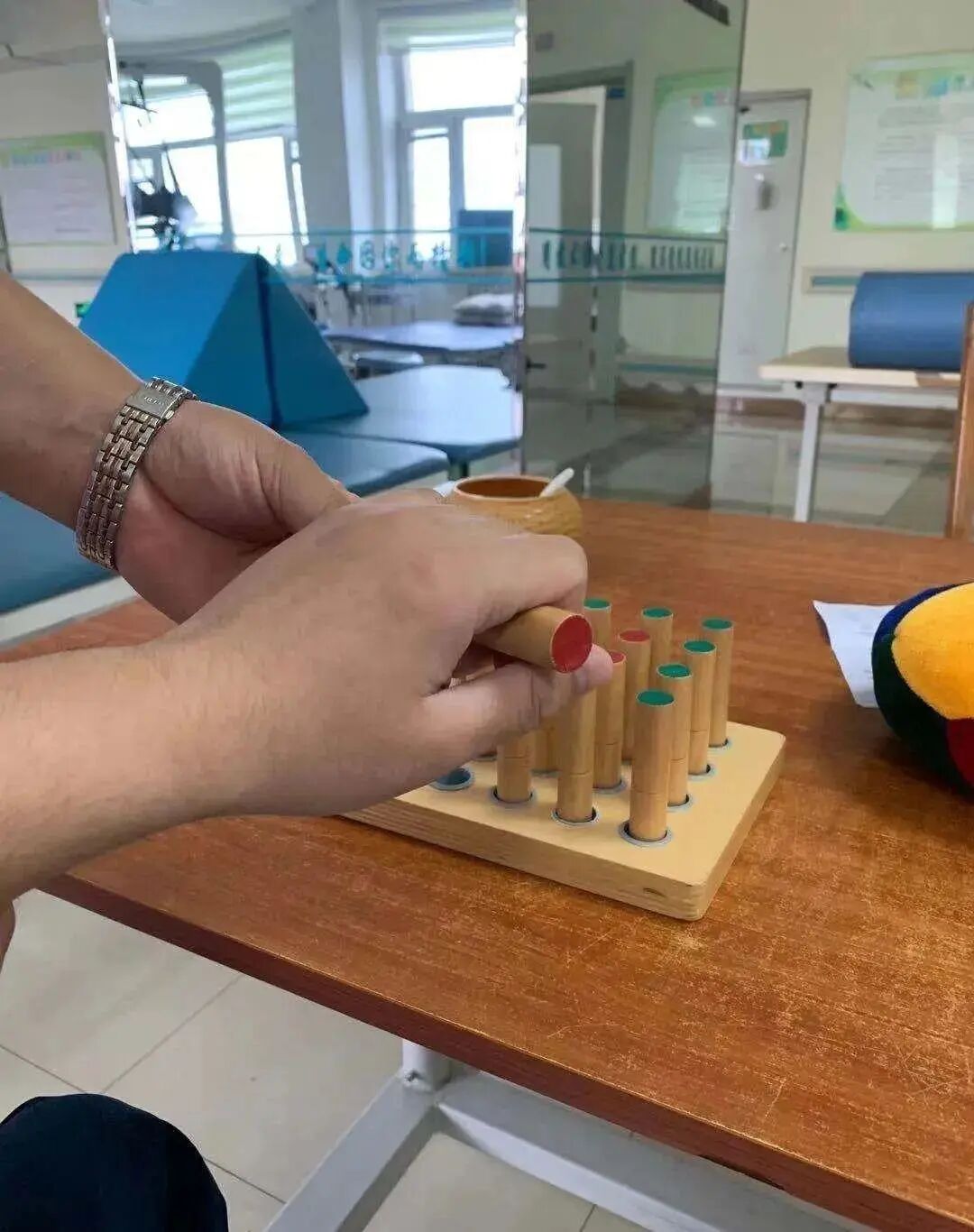 上肢怎么康复都说偏瘫上肢恢复慢、差，这15套动作你可能都没练好，谈什么康复_https://www.jmylbn.com_新闻资讯_第15张