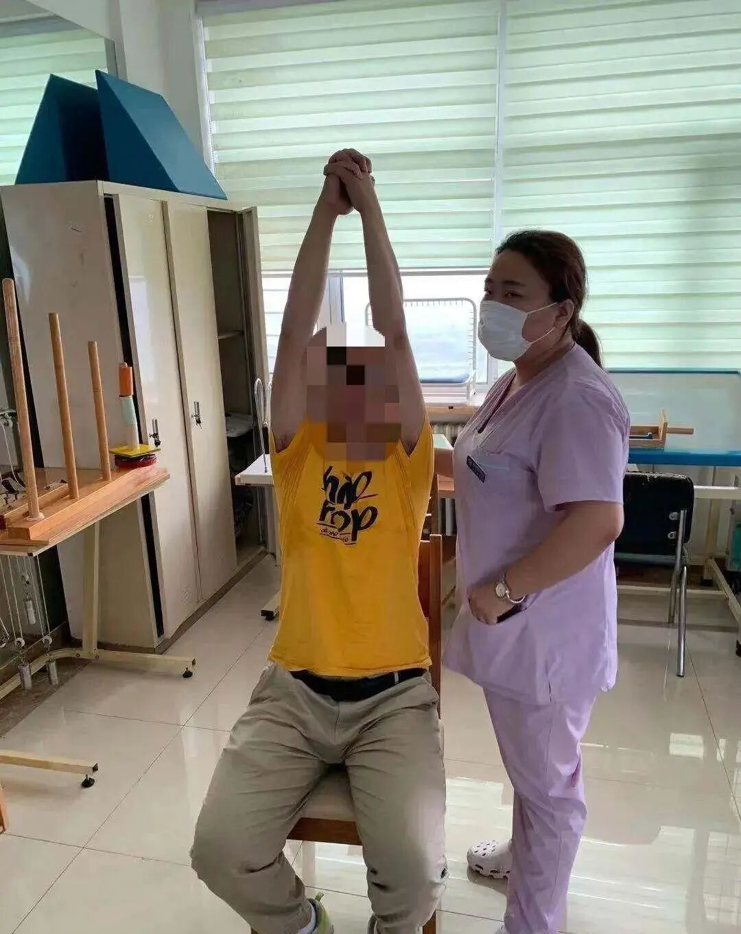 上肢怎么康复都说偏瘫上肢恢复慢、差，这15套动作你可能都没练好，谈什么康复_https://www.jmylbn.com_新闻资讯_第2张