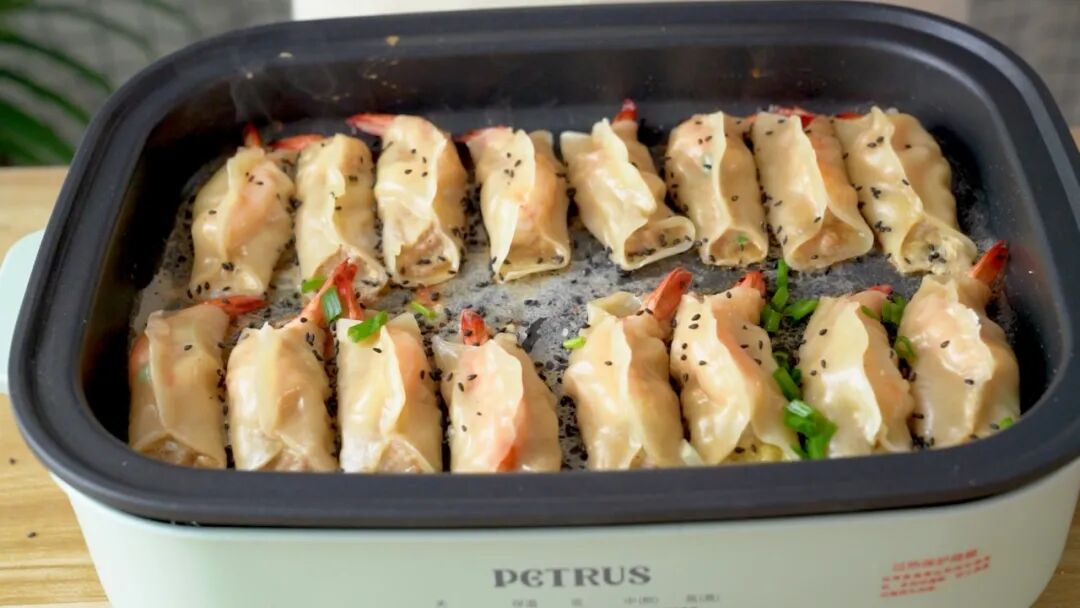 锅贴和煎饺哪个更好吃_锅贴和煎饺的区别_锅贴的饺子是生煎还是煮好煎