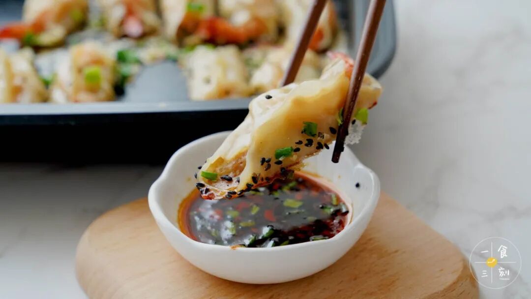 锅贴和煎饺哪个更好吃_锅贴的饺子是生煎还是煮好煎_锅贴和煎饺的区别