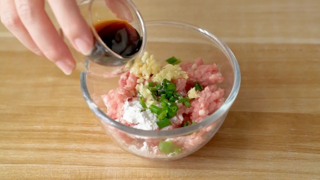 锅贴的饺子是生煎还是煮好煎_锅贴和煎饺哪个更好吃_锅贴和煎饺的区别