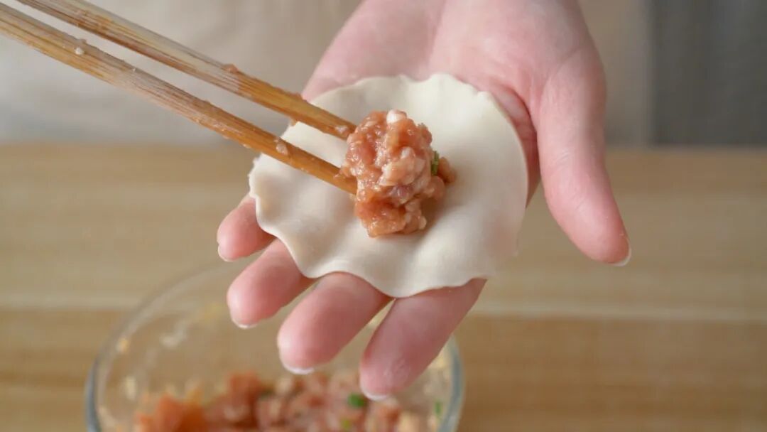 锅贴和煎饺的区别_锅贴的饺子是生煎还是煮好煎_锅贴和煎饺哪个更好吃