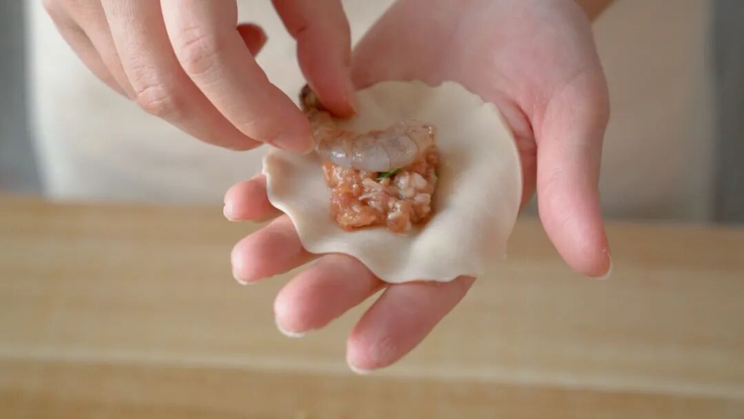 锅贴和煎饺哪个更好吃_锅贴和煎饺的区别_锅贴的饺子是生煎还是煮好煎