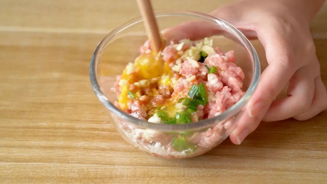 锅贴和煎饺的区别_锅贴的饺子是生煎还是煮好煎_锅贴和煎饺哪个更好吃