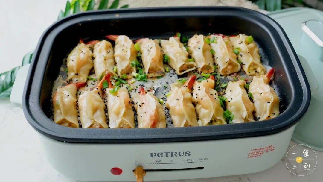 锅贴的饺子是生煎还是煮好煎_锅贴和煎饺哪个更好吃_锅贴和煎饺的区别