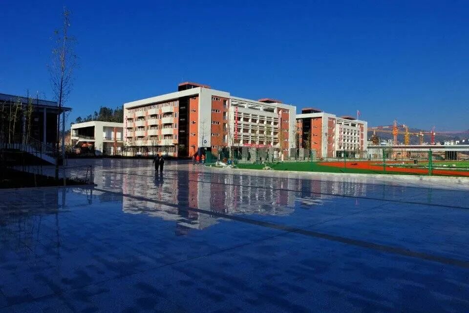 会东县学校巡展会东县和文中学