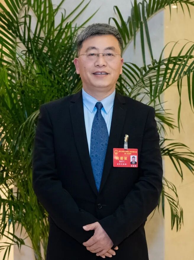 本期育人记邀请了浙江省东阳中学党委书记,校长杜新阳,浙江工商大学副
