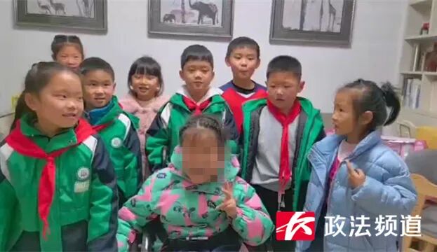 7岁女孩患罕见病无法站立，师生“帮帮团”：我们来做你的腿