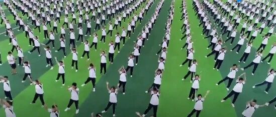 湖南高一学生课间操跳出网红款，网友：这才是青春啊！(视频)
