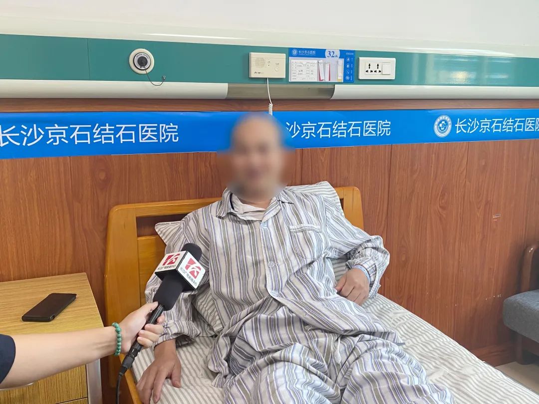 男子常年不吃早餐胆囊取出247颗结石