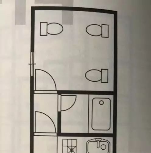 【来舔屏】年度最烂房产再现奇葩户型:一人如厕,全家围观!