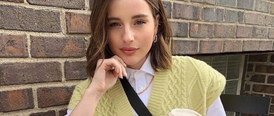 一件毛衣背心让普通人都成时尚达人，入秋必备!