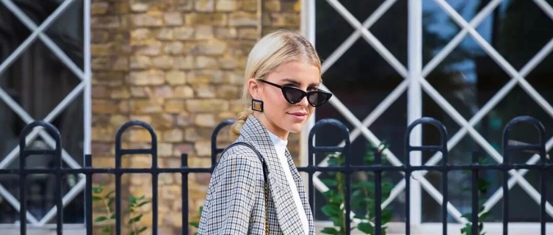 这才是今冬最强打底，比卫衣时髦，比毛衣显瘦，谁穿谁被夸！！！