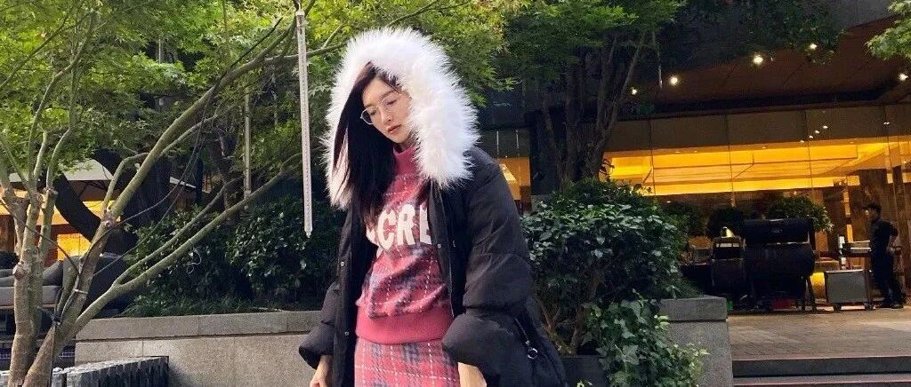 小高领毛衣+迷笛裙+A字裙，毛衣+毛衣，时髦的正确打开方式在这里 ！