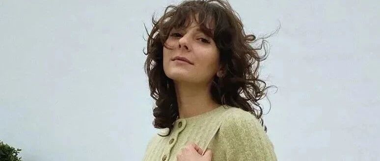 今年流行穿这4件上衣，特别是第3件，太火了 ！