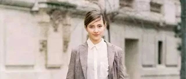 别再卷裤脚了！今年流行的裤子长这样！