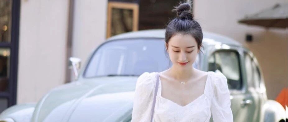 “露奶装”算什么？2021年“王炸裙”才真的火，又纯又欲太好看了！