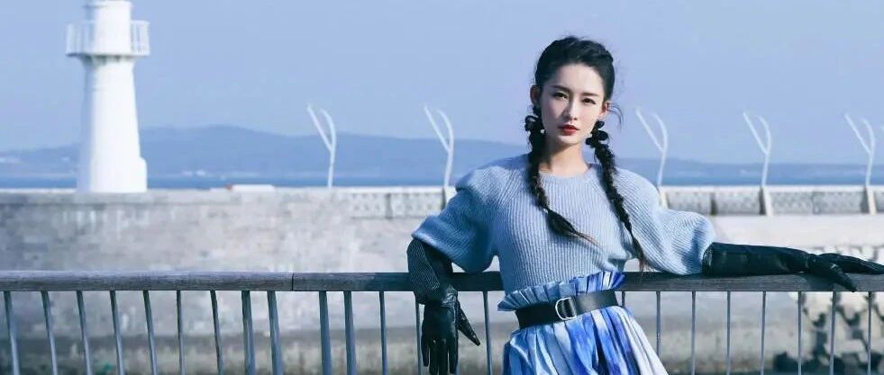 显白色中的天花板，克莱因蓝有多绝！