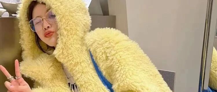 “半身裙+靴子”=入冬最最火穿搭，太太太显瘦啦！