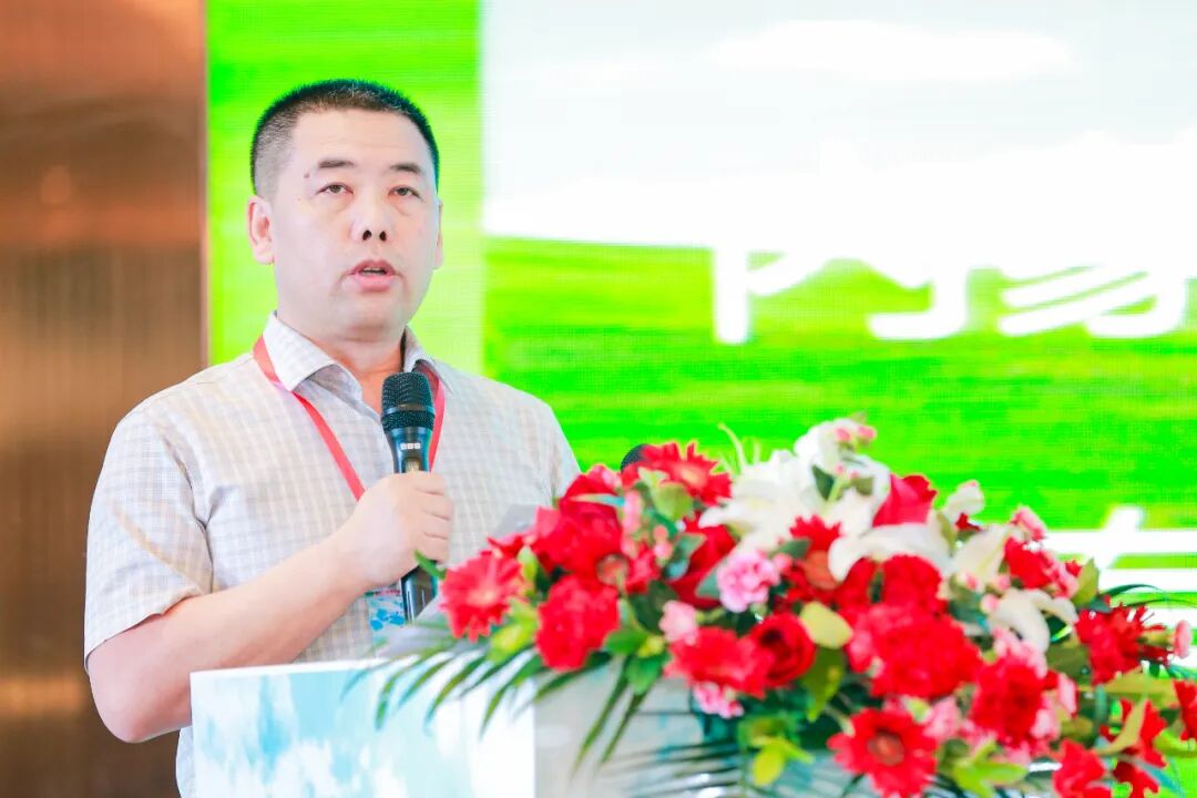 内蒙古肉牛产业协会会长李杰发表致辞中国畜牧业协会副秘书长刘强德