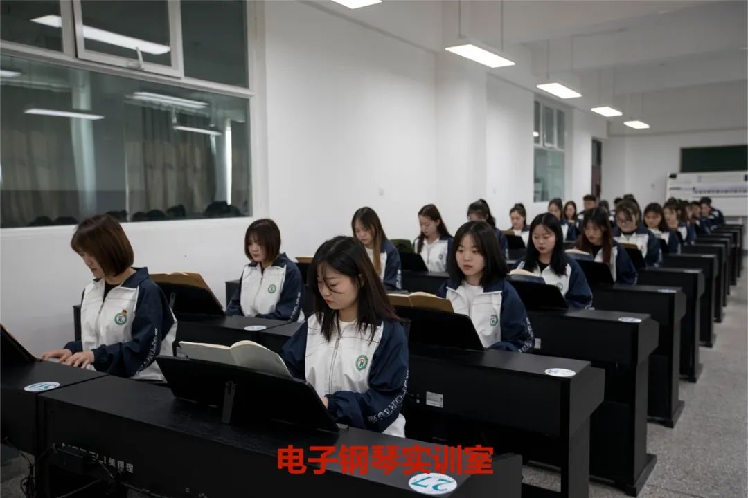 2023年新疆工业高等专科学校录取分数线_2020新疆大专录取分数线_新疆专科学校录取分数