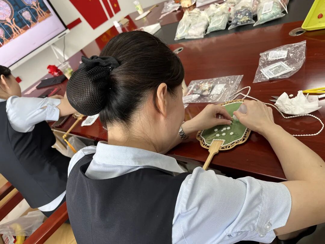 新闻 | 韧性生长，聚光而行——特发服务2025乐“享”一“嗑”活动，感动与力量并存！