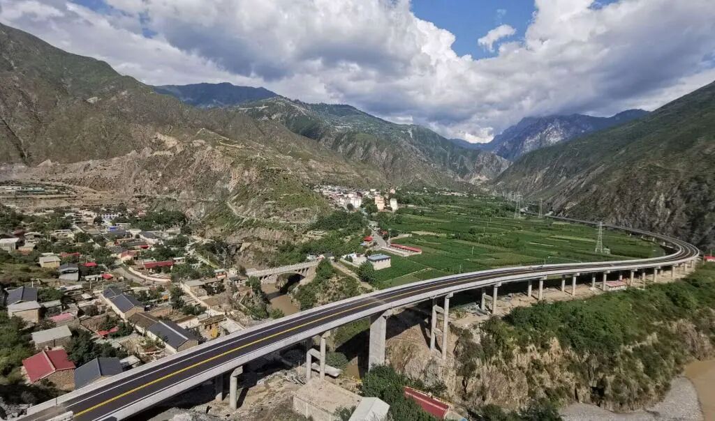 g345线峰迭至代古寺公路工程项目全线建成通车