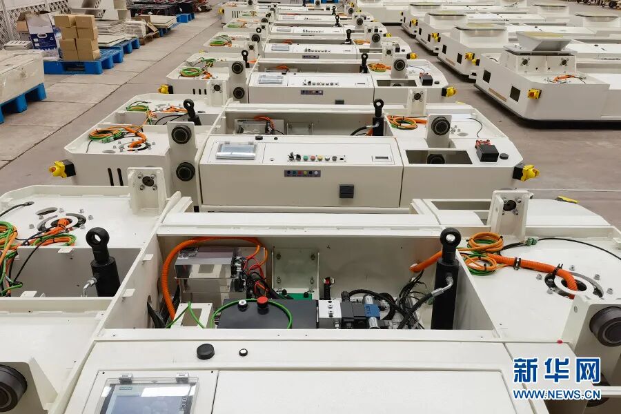 湖南驰众机器人有限公司正在安装的机器人。