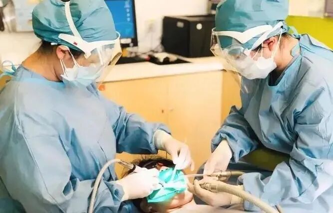 牙科用什么耗材被国家卫健委点名要求加大使用，“物美价廉”的橡皮障为何会成为牙科的“蜜糖与砒霜”？_https://www.jmylbn.com_新闻资讯_第6张