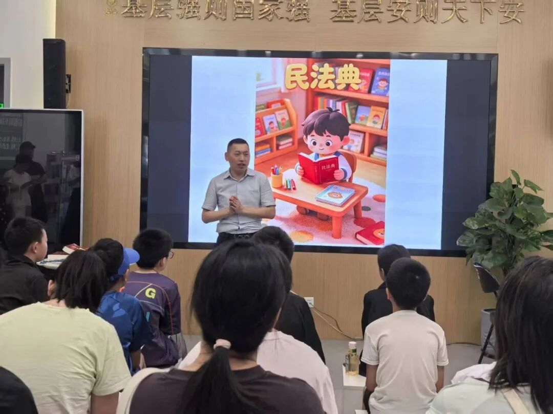 模拟法庭实景普法，让法治教育入脑入心4.jpg