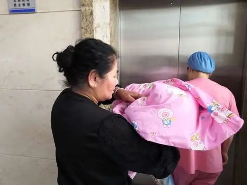 手腕疼痛、关节肿胀，当心是腱鞘炎找上你！一个方法，拯救你的双手！