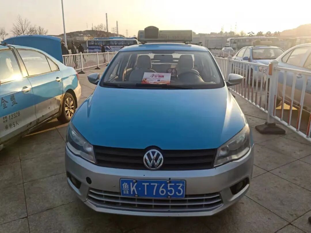 街道充分发挥出租车流动分散,辐射面广,醒目大方,贴近群众的优势,精心