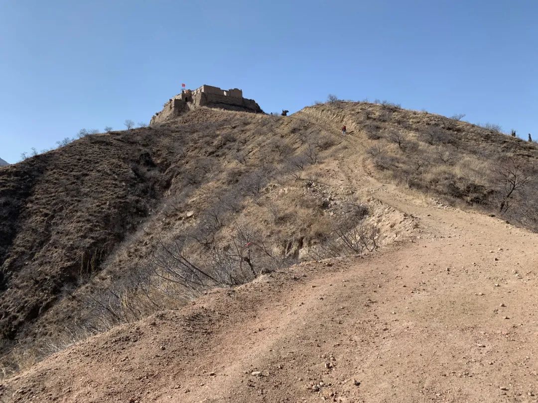 梦见山顶上的庙宇_山顶庙宇梦见上山_梦见上山见庙