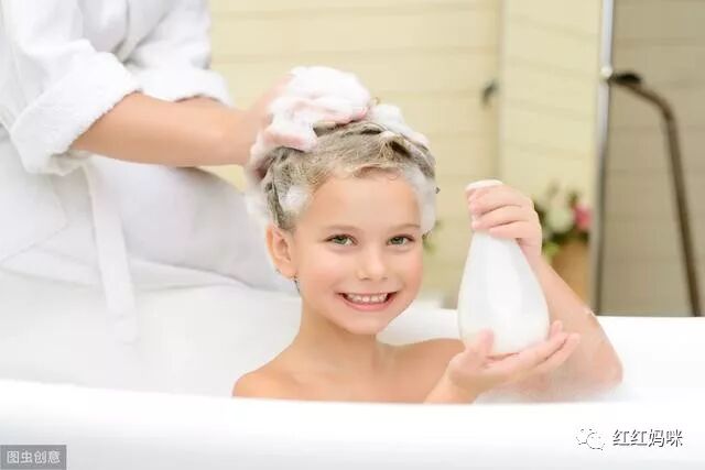 头上出现这4种现象，孩子长“头螨”了