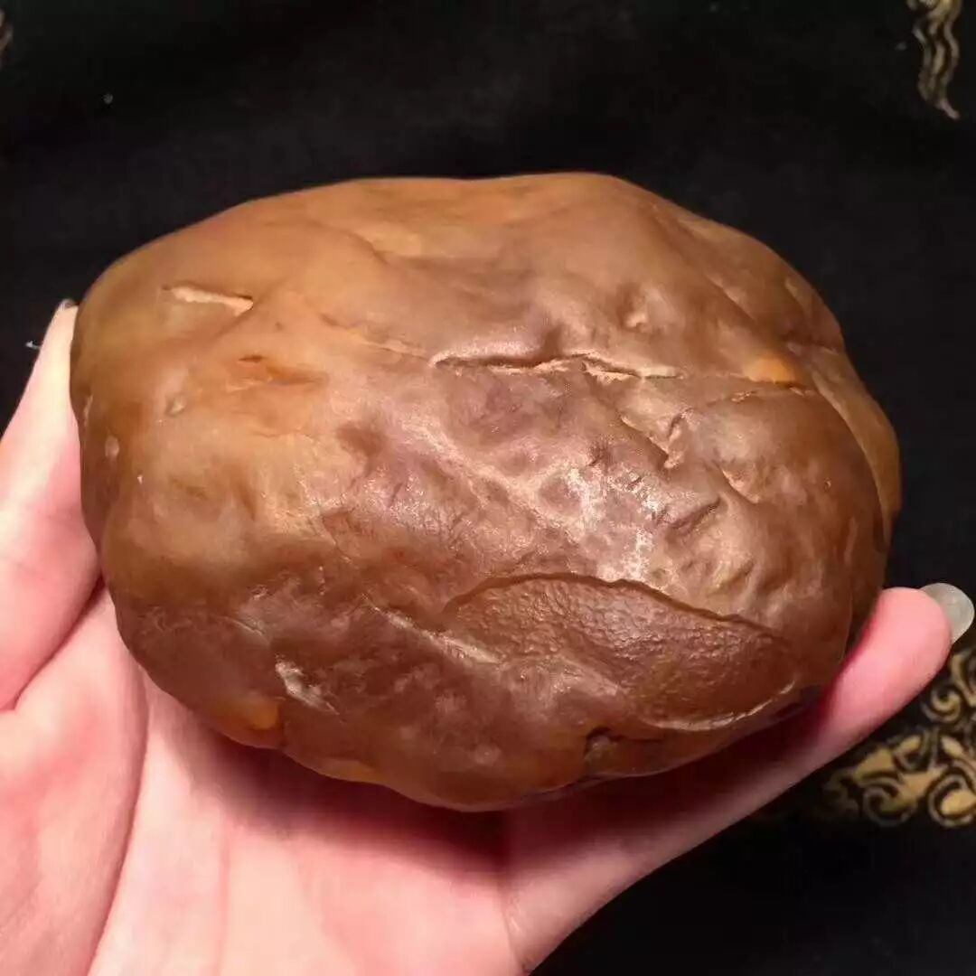 我是极品黄，在翡翠原石中低调而有丰富的内涵！