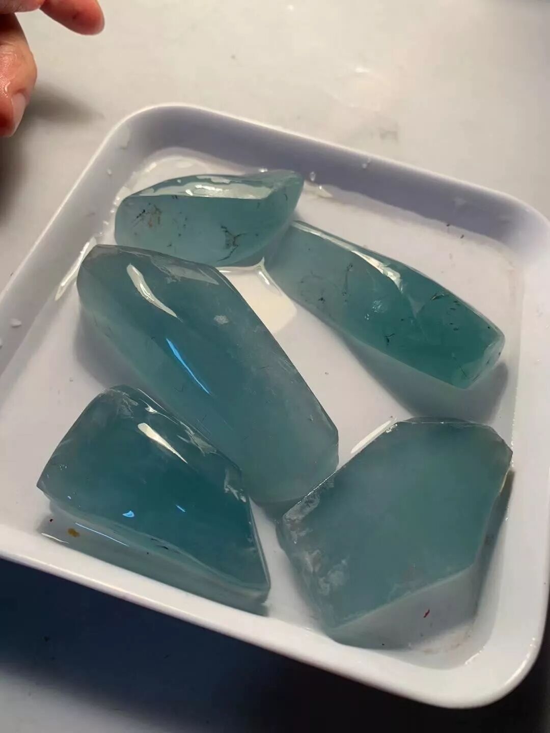 冰蓝底翡翠片料，被雕刻成观音头像，起货效果太惊讶了！