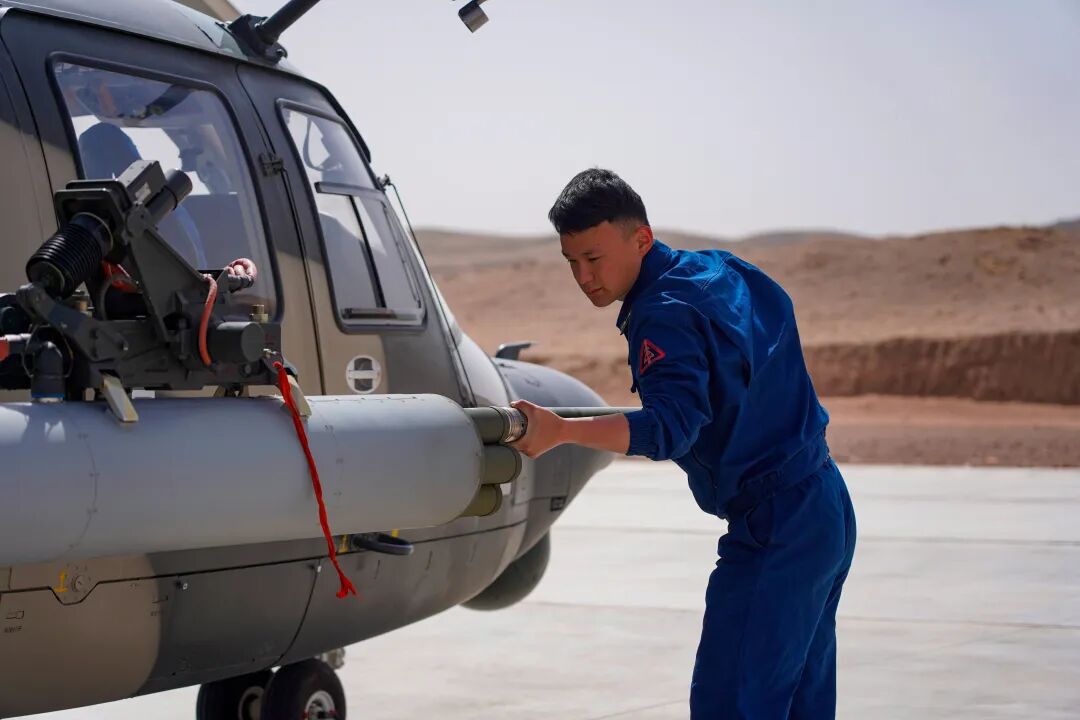 直击陆航直升机全弹种实弹射击训练