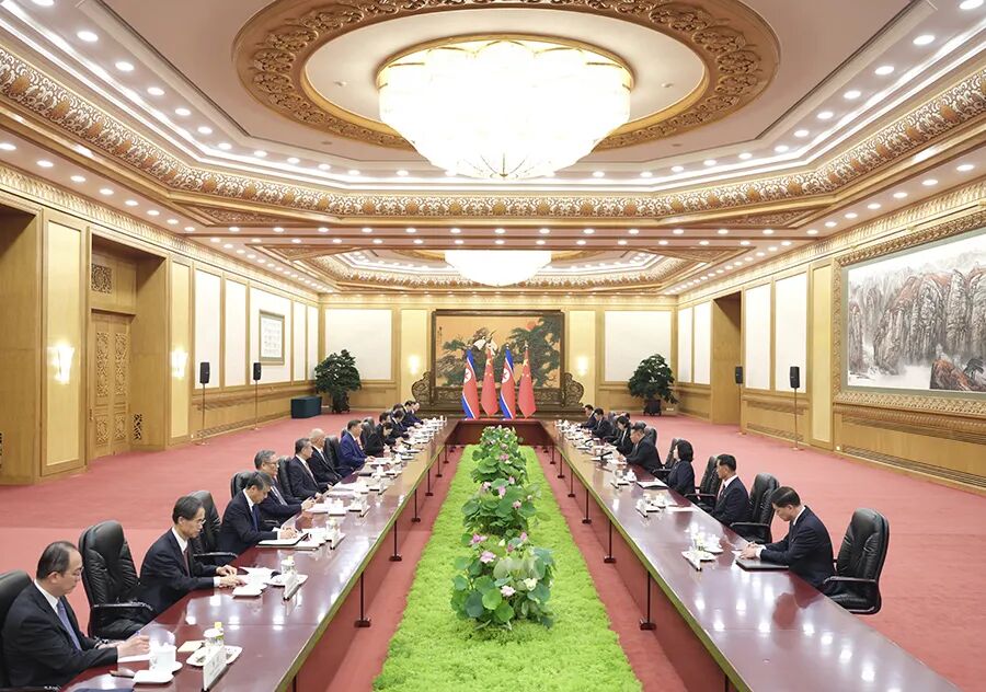 习近平同朝鲜劳动党总书记、国务委员长金正恩举行会谈