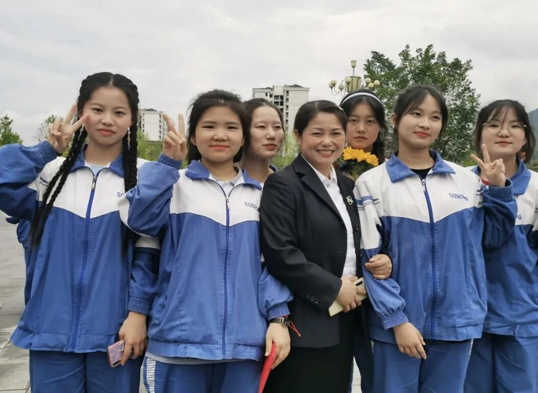 【巾帼风采】兰显芳：三十余载育人路  甘做教育摆渡人