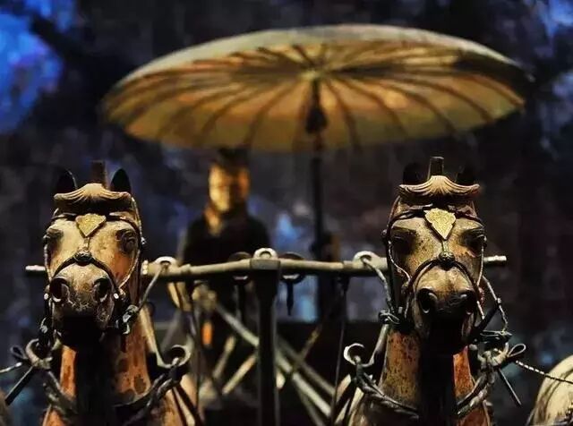 秦始皇铜车马上那把伞，才是最逆天的设计！的图7