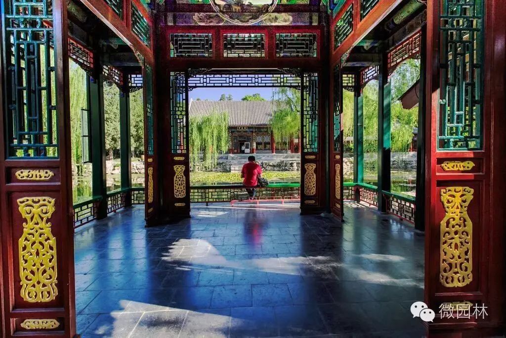 谐趣园饮绿水榭内对景涵远堂