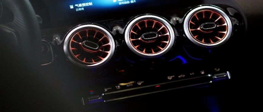 电动化时代的“豪华”定义|抢鲜探店：实拍奔驰EQA、EQB“双子星”