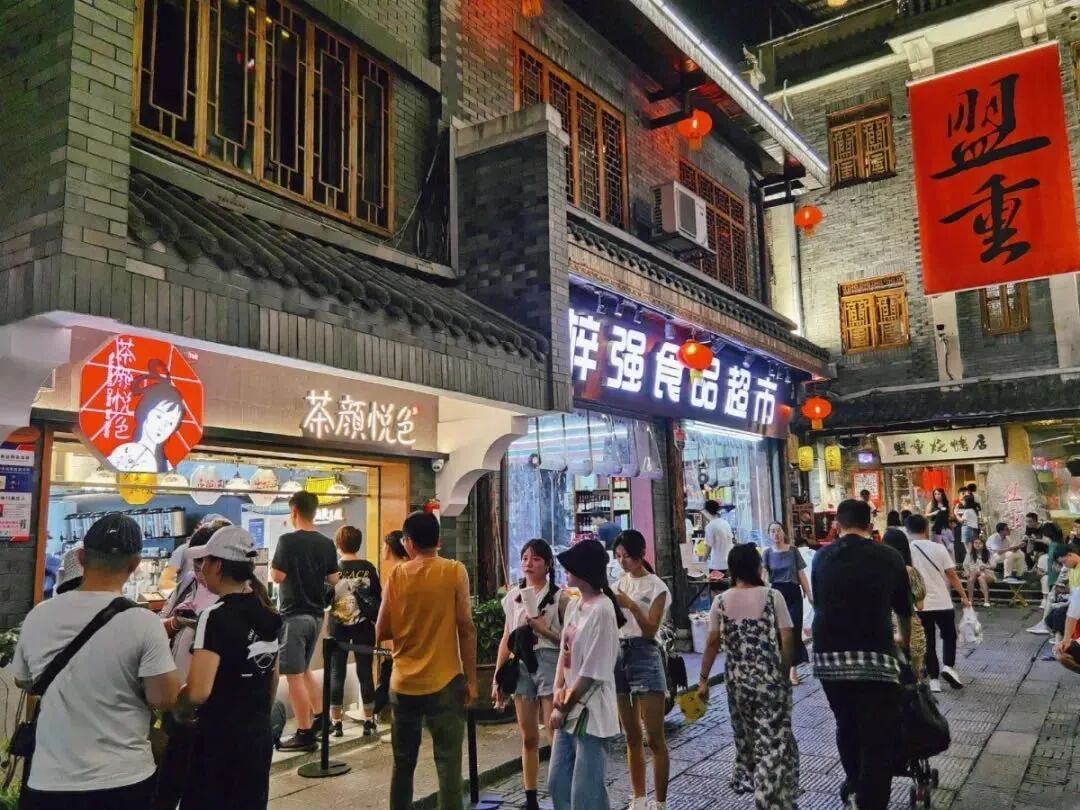 茶颜悦色反诉侵权，3.9亿网友围观！出道7年，这家奶茶店凭什么这么火？（组图） - 7