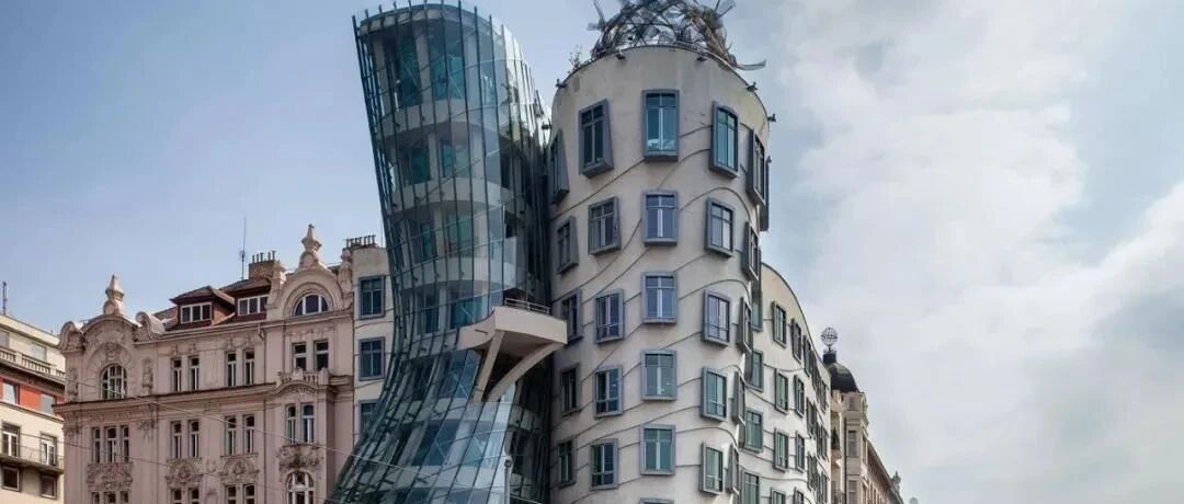 别再吐槽国内的丑建筑了，国外也遍地都是奇葩建筑