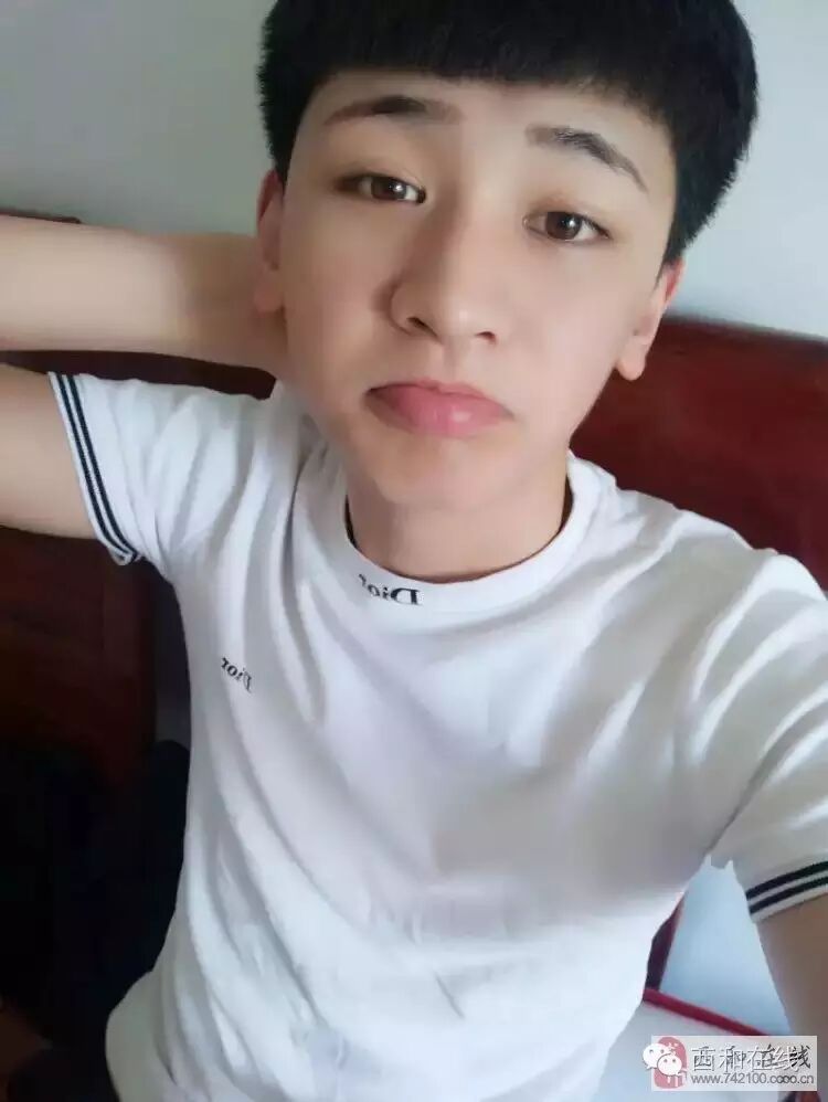 帅男秀场何佳0217岁02水瓶座02学生