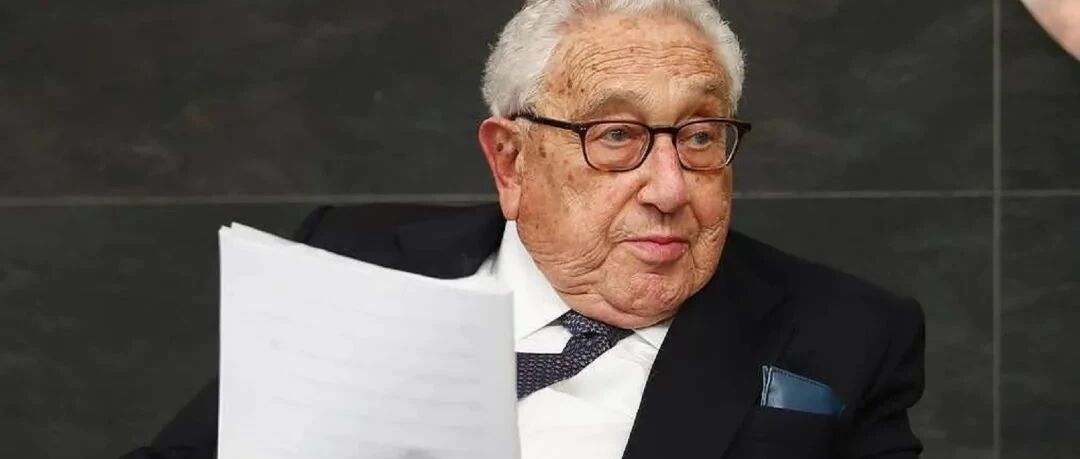 中俄等45国开始去美元化后，基辛格：美国若倒下了，谁也别想好过