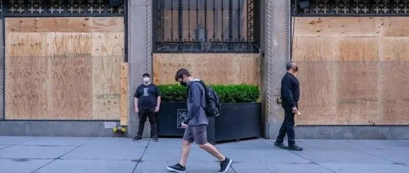 美国经济鬼城现象加剧，7千亿美债或被抛，万亿美元或将流入中国