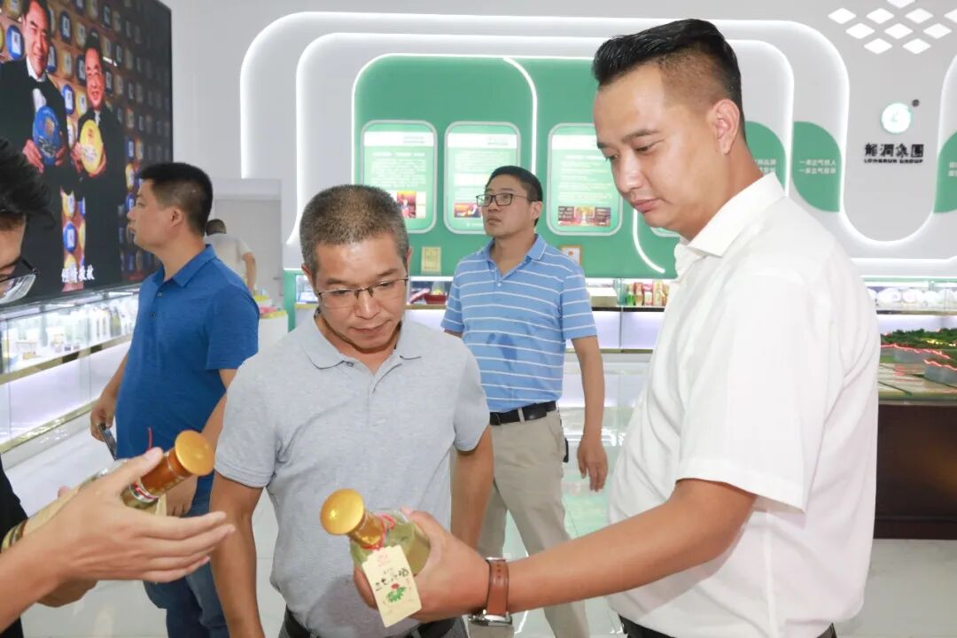 元阳县委常委、常务副县长余胜华一行莅临龙润、理想，考察大健康产业发展项目